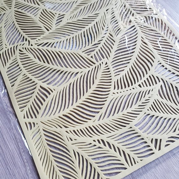 2pc Gold Hollow Leaf Placemats NWT - Picture 3 of 7